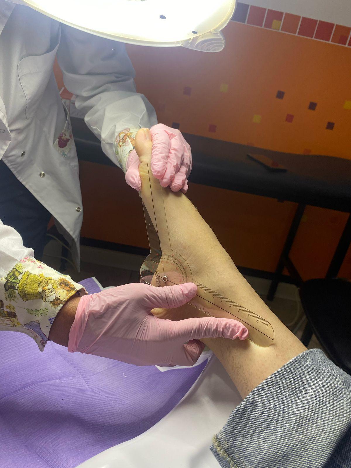 Evaluación de Movilidad Articular con Goniómetro - Podología La Plata